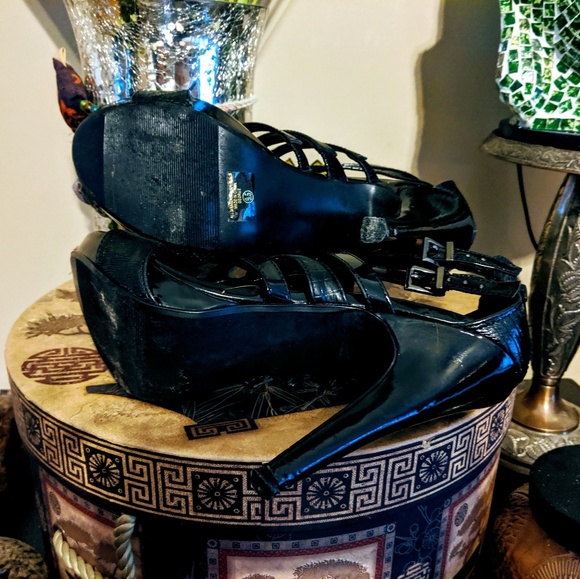 Delicious brand leather like high heels size 9.5 - Picture 3 of 4